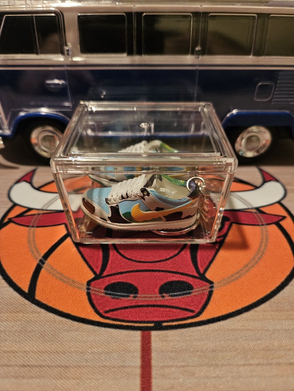 Pair of Mini sneaker keychain. - Picture 7 of 9